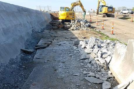 Fort_Loudon_flood_wall_(TVA)_460